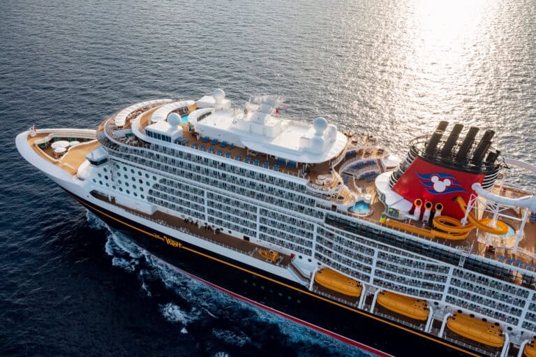 Disney Wish cruise ship exterior sailing on the ocean