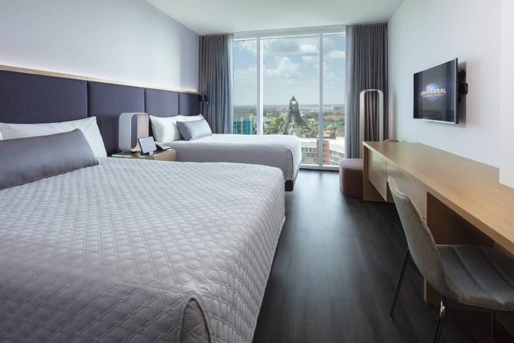 2 beds in Aventura Skyline View Guest Room at Universal Orlando