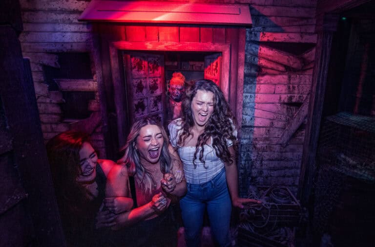 girls being scared at a haunted house at HHN Universal Orlando