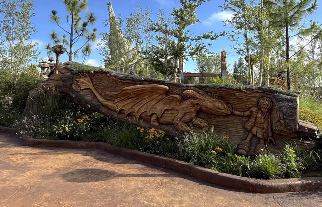 Image of the Toothless carving across from the Toothless meet in Epic Universe How to Train Your Dragon Land